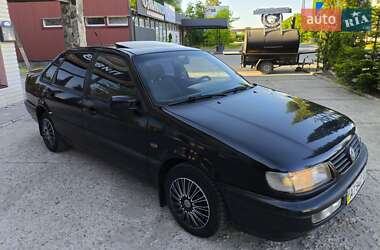 Седан Volkswagen Passat 1994 в Надворной