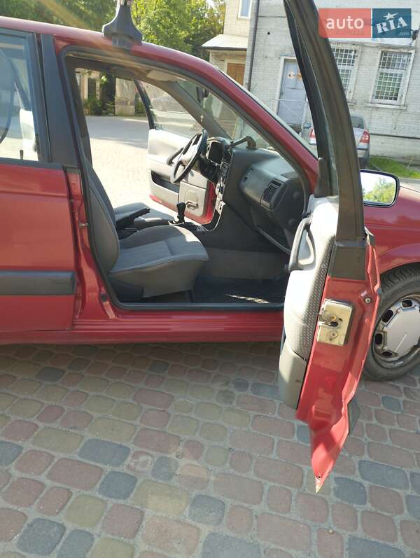 Седан Volkswagen Passat 1991 в Львові