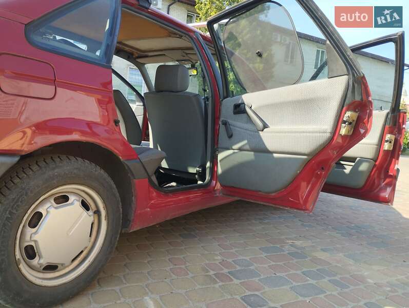 Седан Volkswagen Passat 1991 в Львові