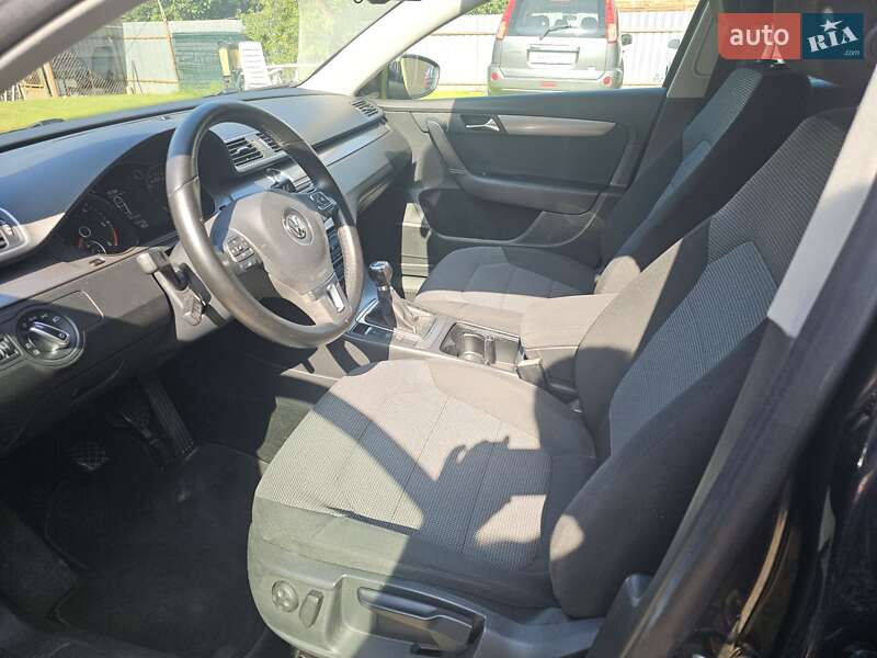 Седан Volkswagen Passat 2012 в Стрию