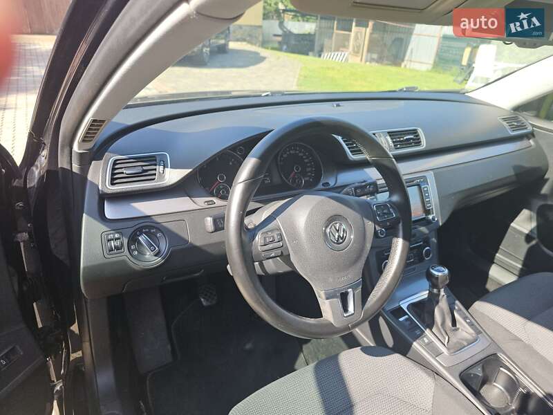 Седан Volkswagen Passat 2012 в Стрию