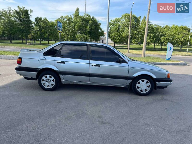 Седан Volkswagen Passat 1989 в Харкові