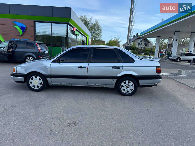 Седан Volkswagen Passat 1989 в Харкові