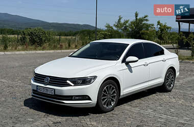 Седан Volkswagen Passat 2015 в Иршаве