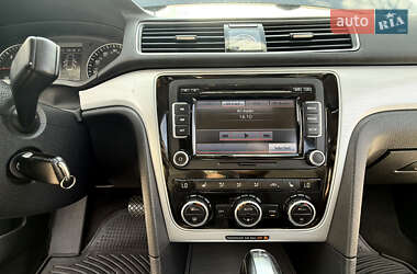 Седан Volkswagen Passat 2012 в 