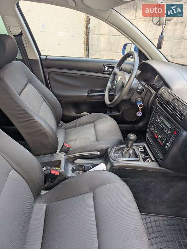 Седан Volkswagen Passat 2002 в Житомире