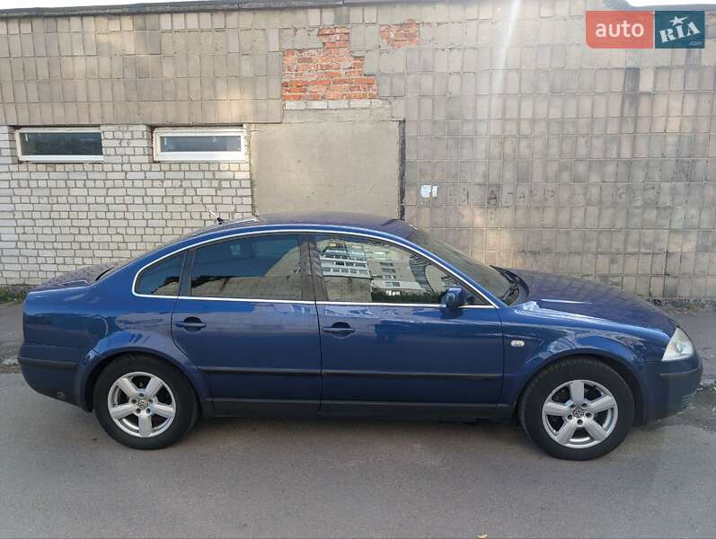 Седан Volkswagen Passat 2002 в Житомире