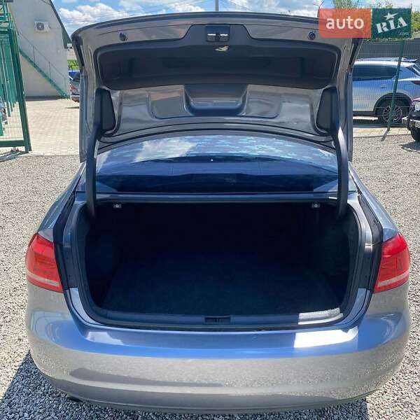 Седан Volkswagen Passat 2015 в Львові