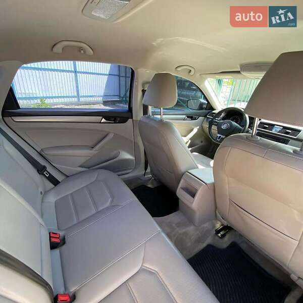 Седан Volkswagen Passat 2015 в Львові