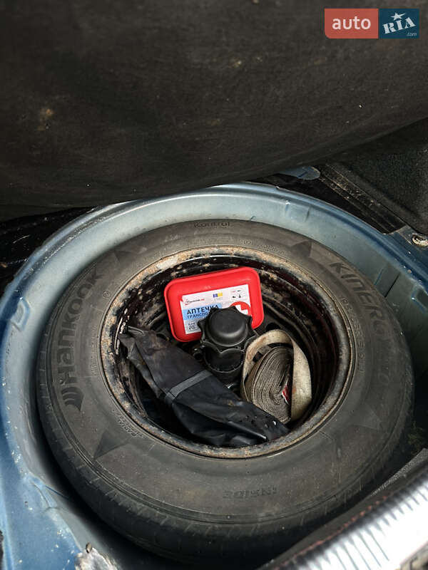 Седан Volkswagen Passat 2001 в Ивано-Франковске