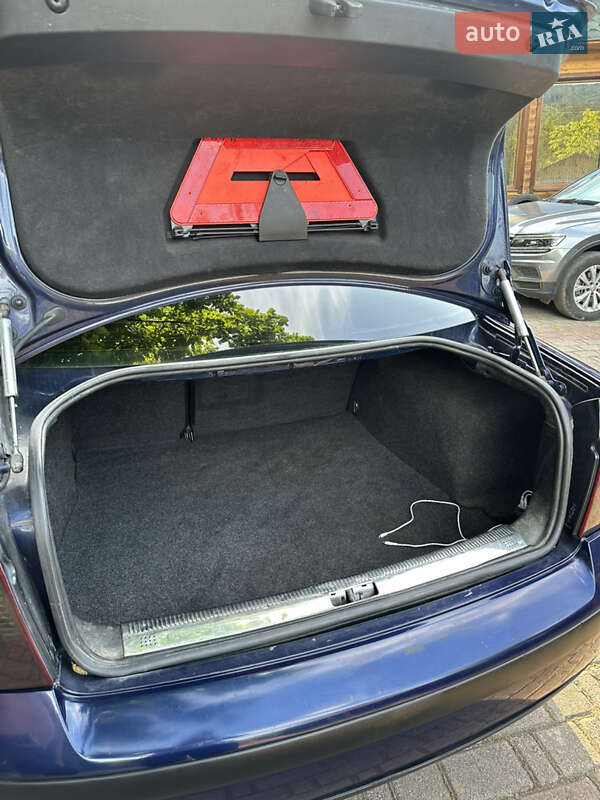 Седан Volkswagen Passat 2001 в Ивано-Франковске