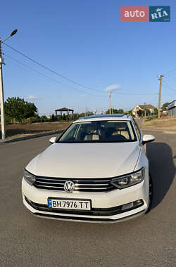 Универсал Volkswagen Passat 2016 в Одессе