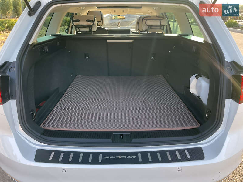 Универсал Volkswagen Passat 2016 в Одессе