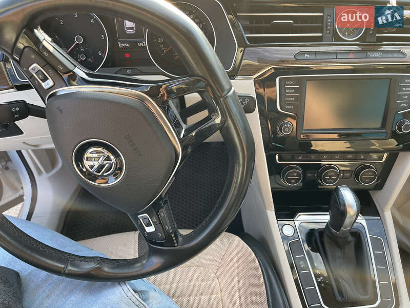 Универсал Volkswagen Passat 2016 в Одессе