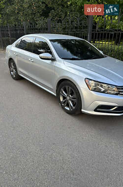 Седан Volkswagen Passat 2015 в 