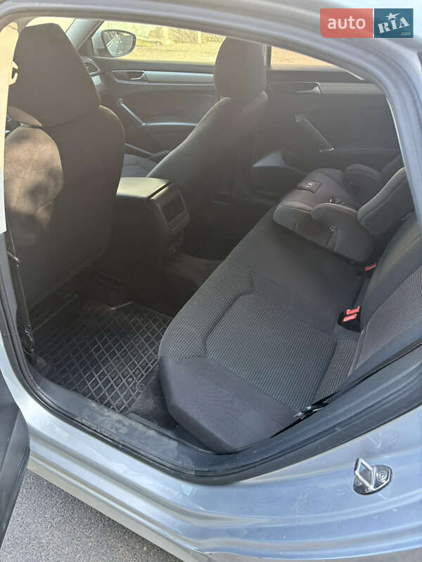 Седан Volkswagen Passat 2015 в Днепре