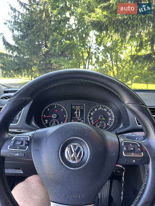 Седан Volkswagen Passat 2013 в Дубні