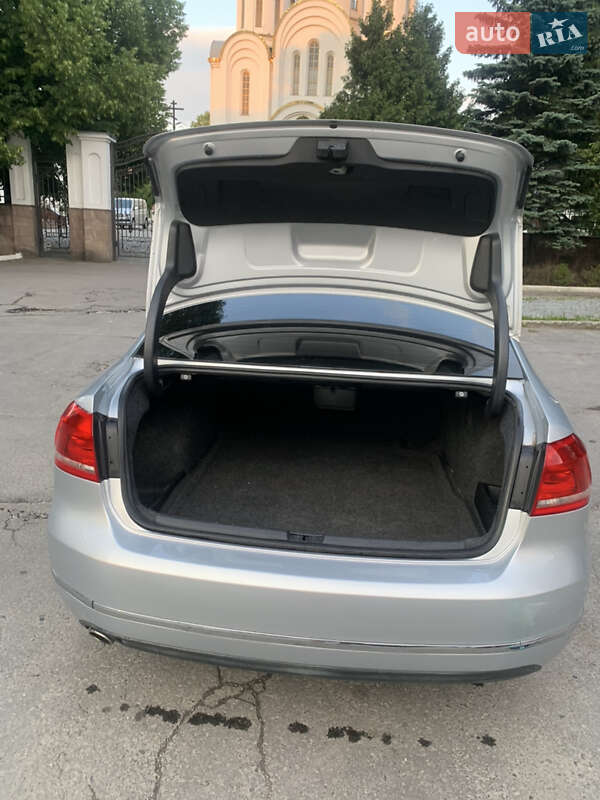Седан Volkswagen Passat 2015 в Тернополе