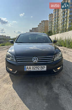Седан Volkswagen Passat 2013 в Киеве
