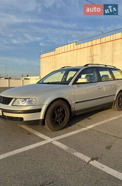 Универсал Volkswagen Passat 2000 в Киеве