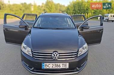 Універсал Volkswagen Passat 2012 в Тернополі