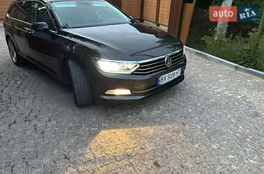 Универсал Volkswagen Passat 2017 в Хмельницком