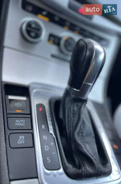 Універсал Volkswagen Passat 2012 в 