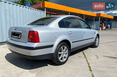 Седан Volkswagen Passat 2000 в 