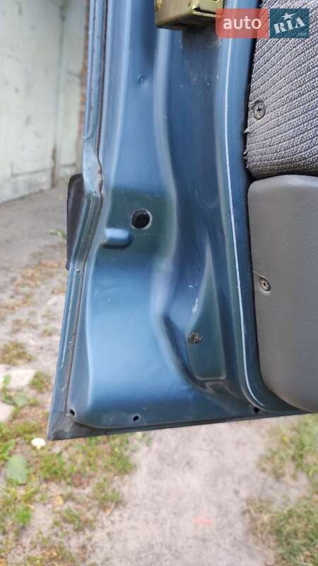 Седан Volkswagen Passat 1990 в Дубно