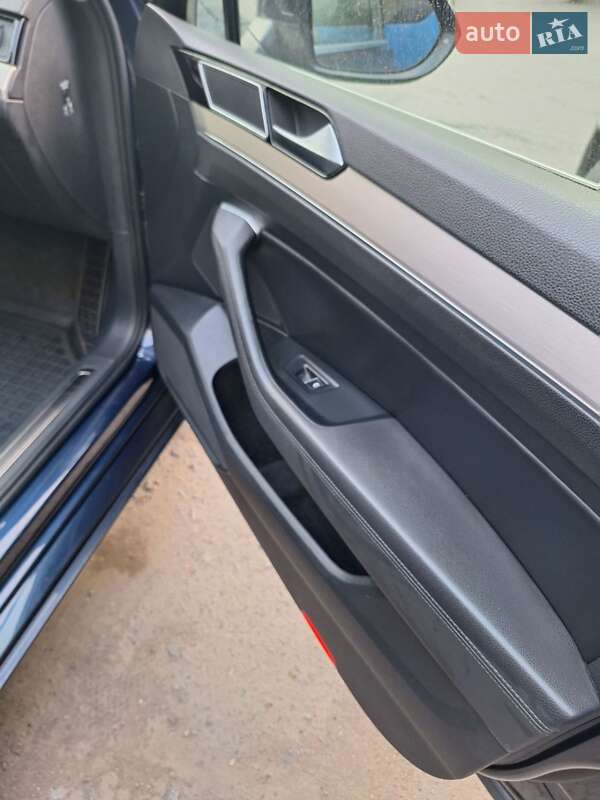 Универсал Volkswagen Passat 2015 в Хмельницком