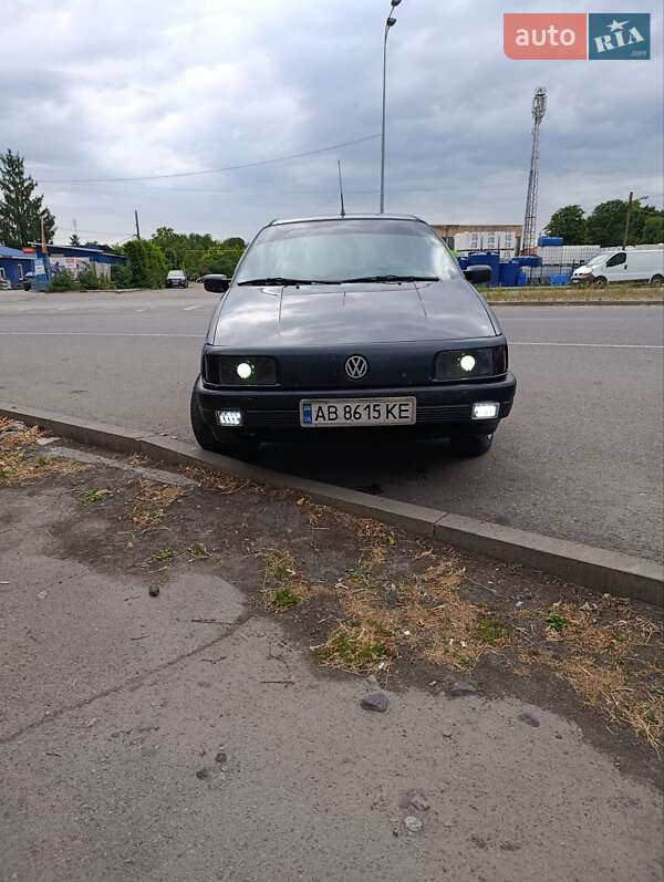 Седан Volkswagen Passat 1993 в Немирове