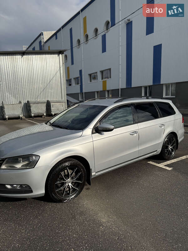 Универсал Volkswagen Passat 2013 в Хмельницком