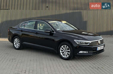 Седан Volkswagen Passat 2016 в Ужгороді