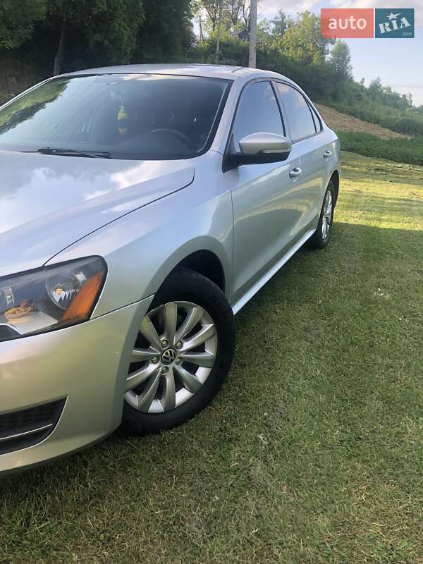 Седан Volkswagen Passat 2014 в Ивано-Франковске