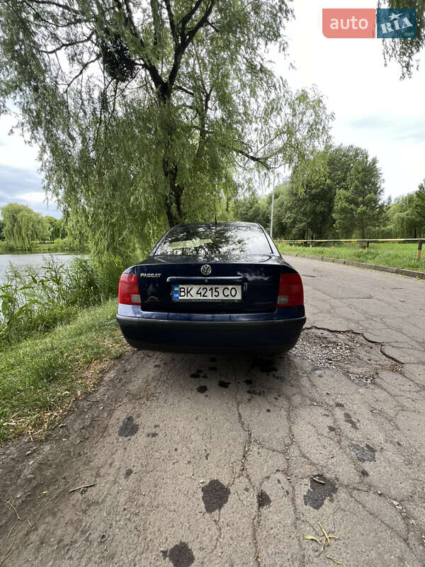Седан Volkswagen Passat 2000 в Рівному