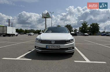 Седан Volkswagen Passat 2017 в Киеве