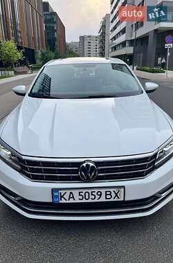Седан Volkswagen Passat 2016 в Киеве