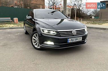 Седан Volkswagen Passat 2017 в Харкові