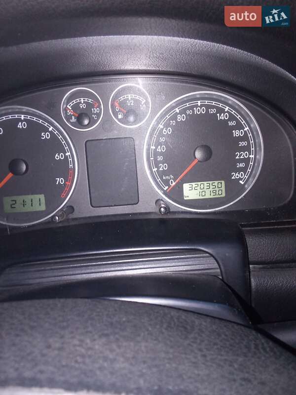 Седан Volkswagen Passat 2001 в Волочиске