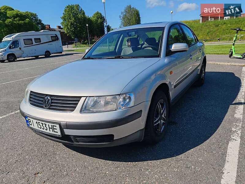 Седан Volkswagen Passat 1998 в Глобиному