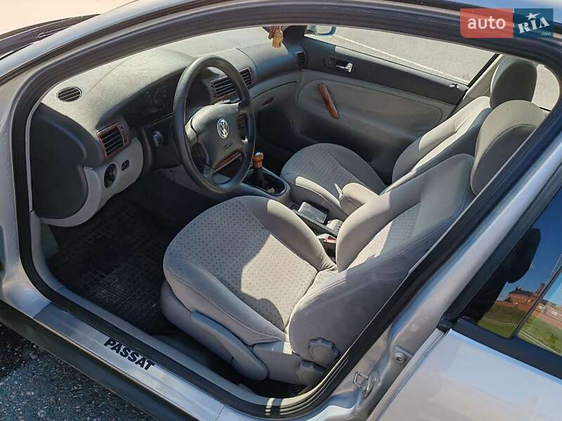 Седан Volkswagen Passat 1998 в Глобиному