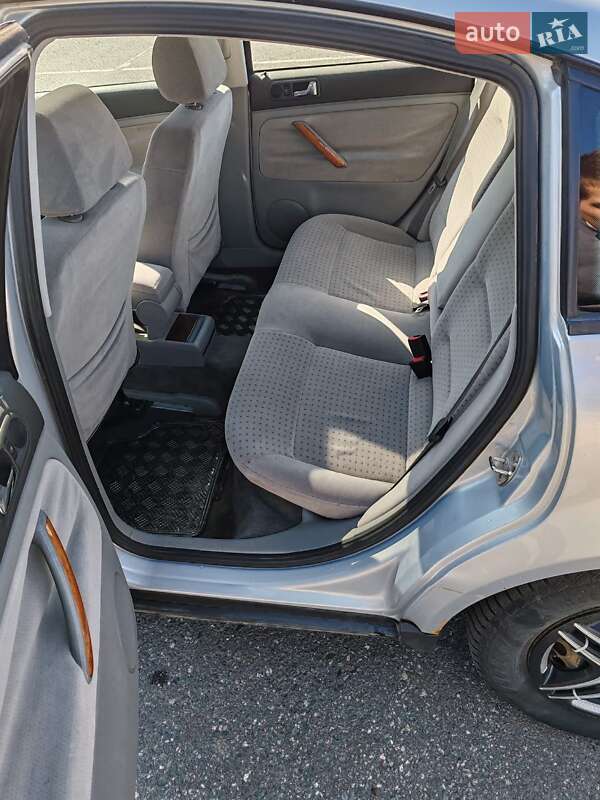 Седан Volkswagen Passat 1998 в Глобиному