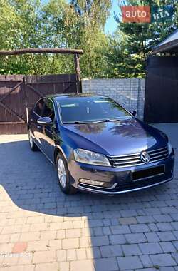 Седан Volkswagen Passat 2012 в Львове