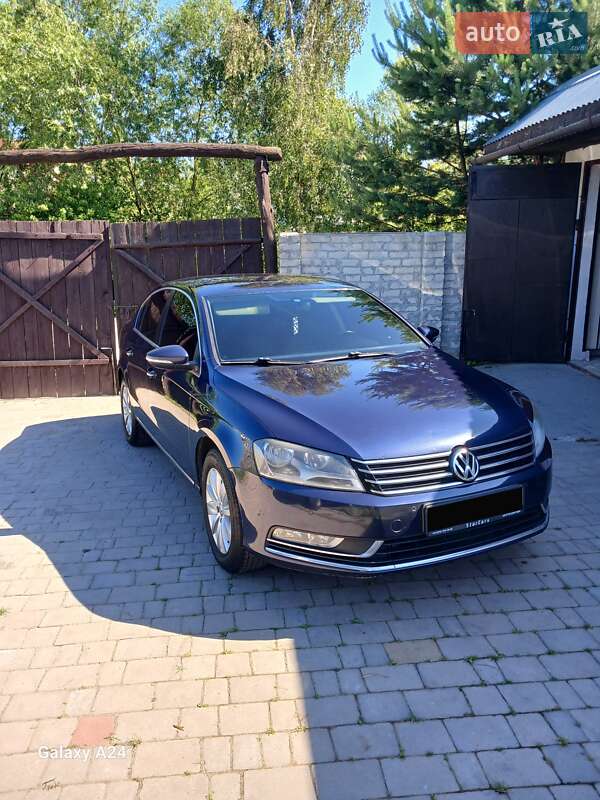 Седан Volkswagen Passat 2012 в Львове