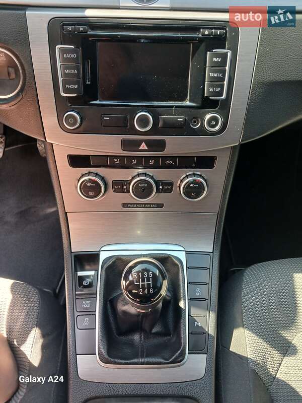 Седан Volkswagen Passat 2012 в Львове