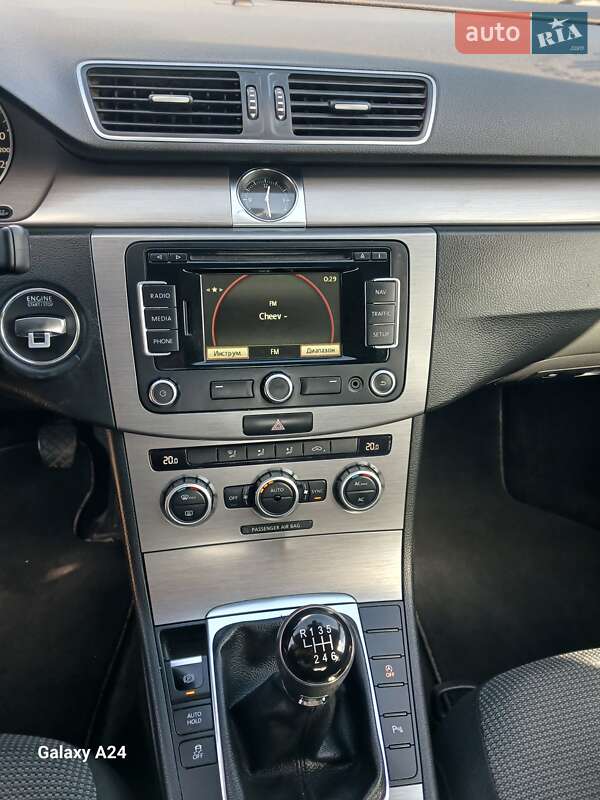 Седан Volkswagen Passat 2012 в Львове