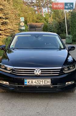 Седан Volkswagen Passat 2018 в Києві