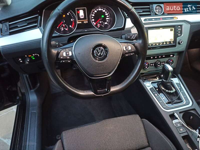 Універсал Volkswagen Passat 2015 в Дніпрі