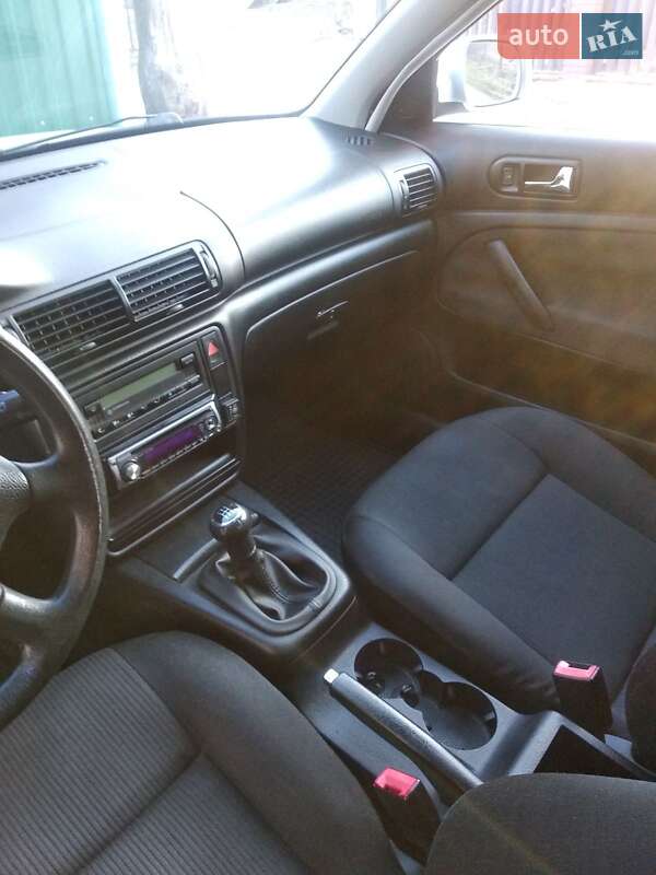 Универсал Volkswagen Passat 2001 в Бориславе