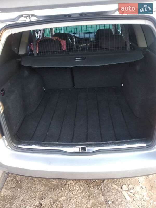 Универсал Volkswagen Passat 2001 в Бориславе